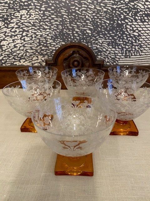 Vintage Oak & Pressed Glass Tantalus with Brass Detailing – England, Early 1900’s