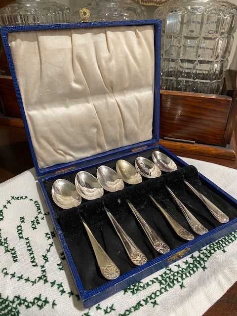 Vintage Silver-Tone Demitasse Spoons – Set of 6 (Boxed)